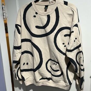 WILD FABLE SMALL CREAM & BLK SMILE SWEATSHIRT